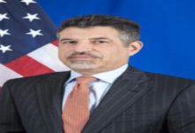 صورة السفير الامريكي : تقف الولايات المتحدة إلى جانب الصحفيين الشجعان في اليمن