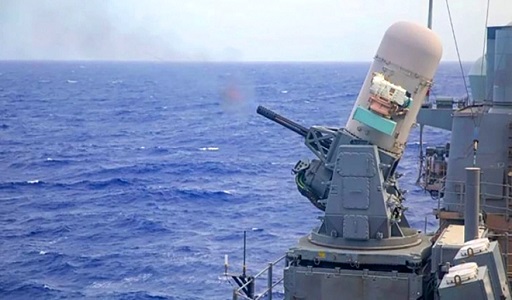 صورة إسقاط طائرة حوثية كانت تستهدف سفينة إيطالية في البحر الأحمر