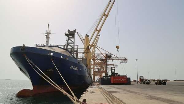 صورة الكشف عن دخول نحو 500 سفينة إلى موانئ الحوثيين دون تفتيش