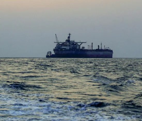 صورة انخفاض عبور السفن بقناة السويس للثلثين جراء هجمات الحوثي