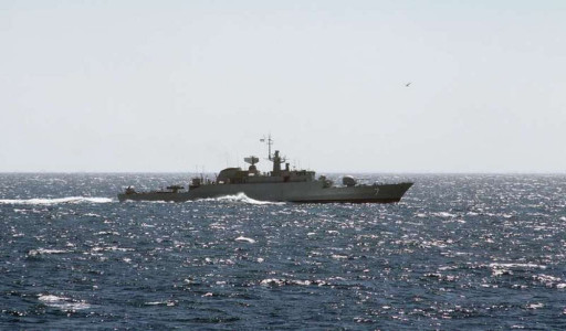 صورة ضبط سفينة مشبوهة قرب سواحل عبد الكوري