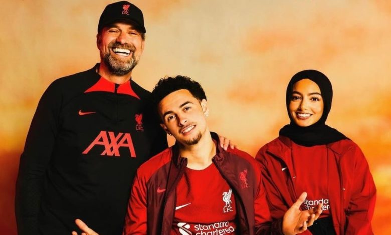 صورة ظهرت بإعلان ليفربول.. عارضة أزياء يمنية تخطف الأنظار