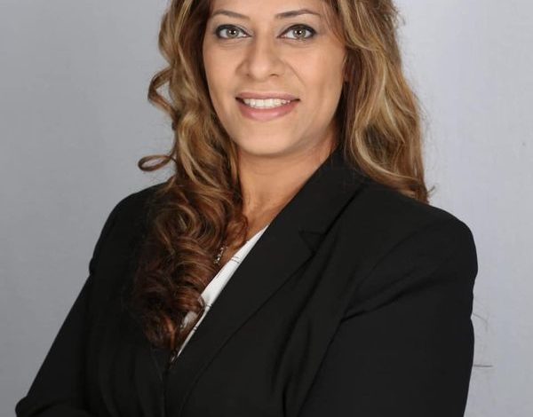 صورة يمنية تنافس على عضوية المجلس البلدي في ديربورن الأمريكية