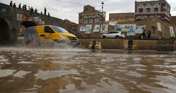 صورة تضرر نحو مليون شخص بسبب الأمطار والفيضانات والعواصف الرعدية هذا العام