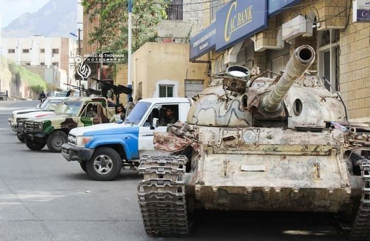 صورة اتساع رقعة صراع “إخواني – مناطقي” داخل ألوية الجيش في تعز والدبابات تنتشر بالشوارع