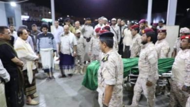 صورة نقل جثمان صياد يمني إلى حضرموت عقب مقتله على أيدى قراصنة صوماليين