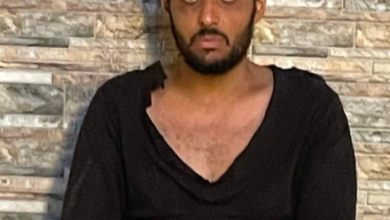 صورة العثور على شاب يمني تائه في شوارع القاهرة ومناشدات للتعرف على اسرته