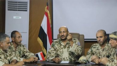 طارق صالح يعلن أول رد على قصف ميناء المخا وحراس الجمهورية تتحدث عن استئناف معركة التحرير