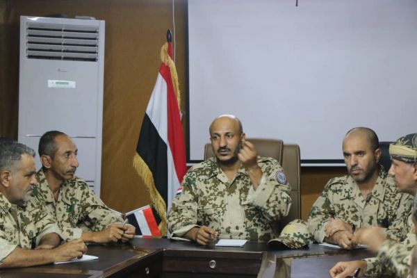 طارق صالح يعلن أول رد على قصف ميناء المخا وحراس الجمهورية تتحدث عن استئناف معركة التحرير
