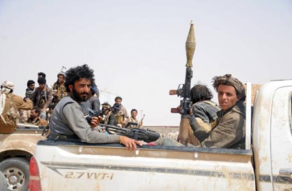 صورة مجددًا.. الحوثيون يهاجمون مواقع الجيش غرب تعز