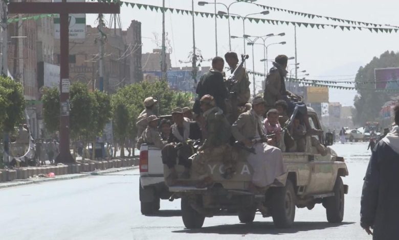 صورة الغول الحوثي يلتهم ممتلكات اليمنيين بتوحش لا يرحم