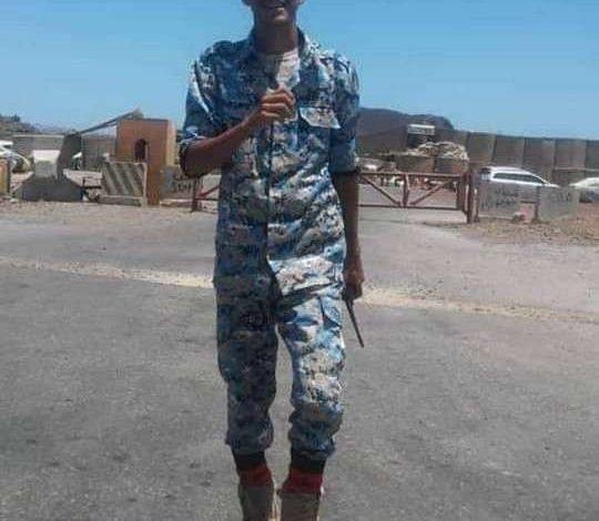 صورة العثور على جثة جندي مقتولاً في شبوة