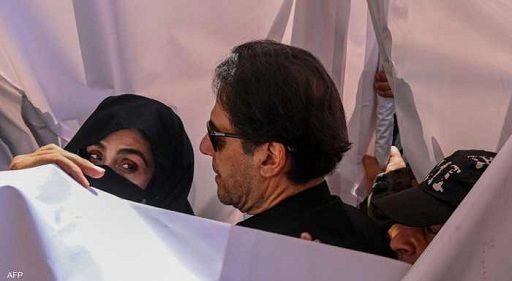 صورة سجن عمران خان وزوجته 7 سنوات لانتهاك “قانون الزواج”