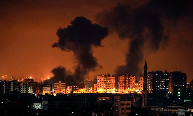 صورة غزة تحترق الآن بقصف هو الأعنف وانقطاع كامل للاتصالات والانترنت على القطاع واسرائيل تعلن هذا القرار “تفاصيل”