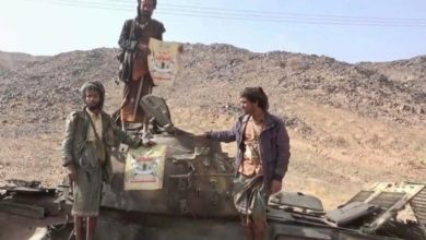 صورة العمالقة تستعيد كميات كبيرة من العتاد والأسلحة الثقيلة بينها دبابات وصواريخ من مليشيات الحوثي في مأرب “فيديو”