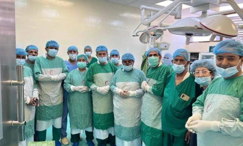 صورة فريق طبي يمني ينجح في زراعة 18 كلية في 4 أشهر