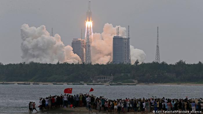 مراكز رصد غربية تكشف تفاصيل جديدة عن الصاروخ الصيني التائه وهل دخل مدار الأرض؟