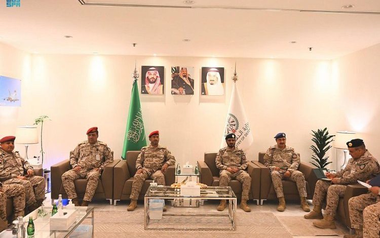 صورة قائد القوات المشتركة يستقبل رئيس الأركان العامة اليمني