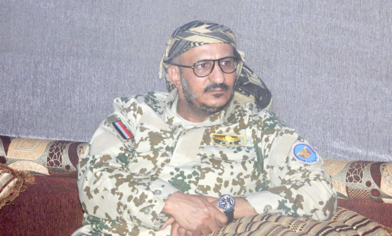 صورة العميد طارق صالح يستقبل وفد الساحل إلى مأرب ويعلن استعداده للاتفاق مع اي مكون سياسي ماعدا أدعياء الحق الإلهي