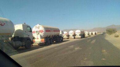 صورة سائقو شاحنات الغاز يعلنون الاضراب وايقاف الحركة في المحافظات الجنوبية احتجاجًا على الابتزاز