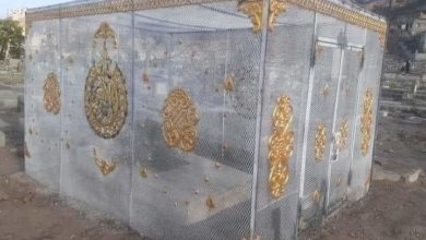 صورة هل يحتوي على الذهب.. ما قصة القبر المقفص في عدن والذي أثار جدلا واسعا؟