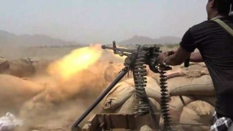 صورة مدفعية القوات المشتركة تدك معاقل الحوثيين جنوبي الحديدة واندلاع اشتباكات عنيفة