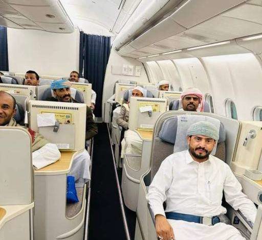 صورة وصول قيادات حوثية من السعودية إلى مطار صنعاء الدولي