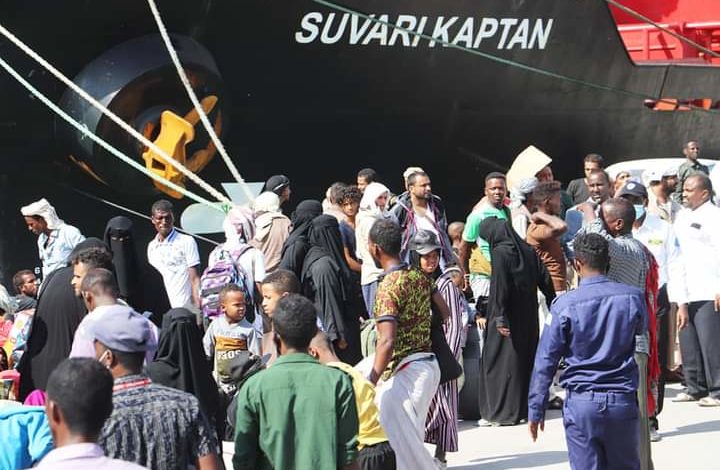 صورة وصول دفعة جديدة من اللاجئين اليمنيين الى الصومال