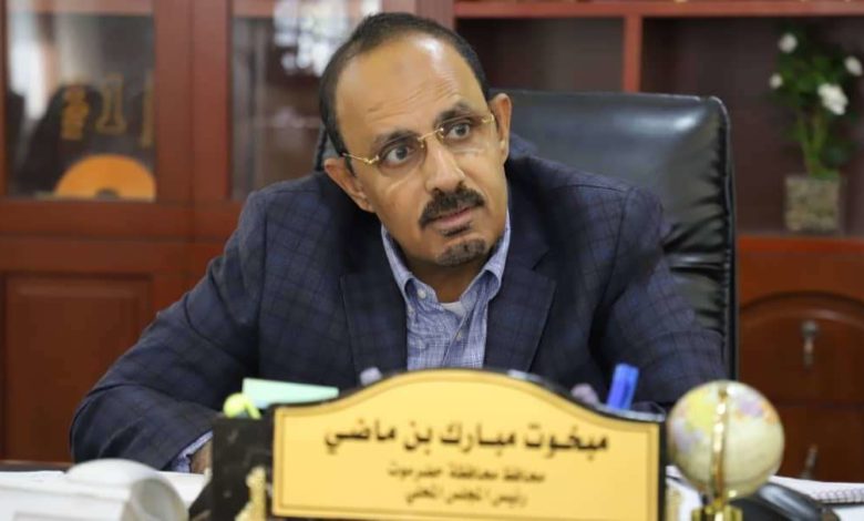 صورة محافظ حضرموت يناقش التدخلات لمعالجة مشكلة الجفاف والكهرباء في غيل باوزير