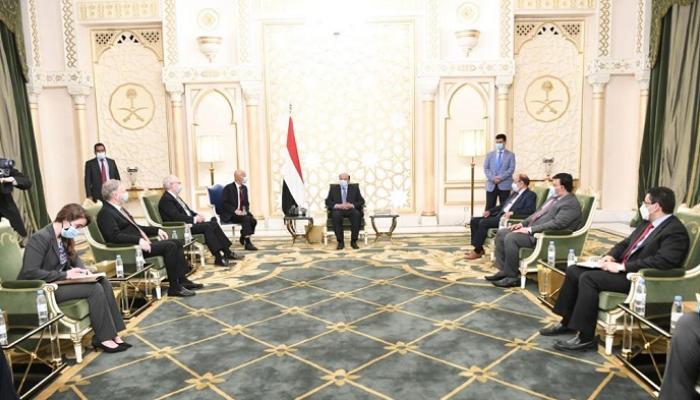 مبعوث أمريكا يلتقي الرئيس هادي لأول مرة ويؤكد: اليمن تغرق وإيران تؤجج الصراع