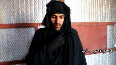 صورة مأرب :ضبط عنصر حوثي متنكرا بزي نسائي أثناء محاولته التسلل إلى المدينة