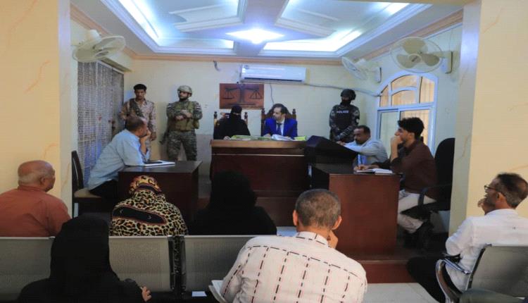 صورة المحكمة الجزائية بعدن تُصدر حكم بحق مدانين في الاشتراك بخلية حوثية