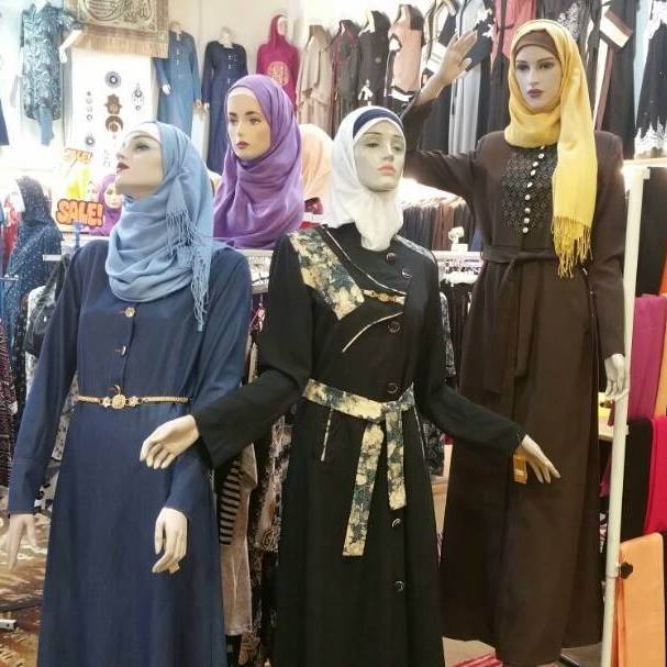 بذريعة امتلاكهم “مجسمات تؤخر النصر”حملة حوثية لابتزاز تجار الملابس في صنعاء