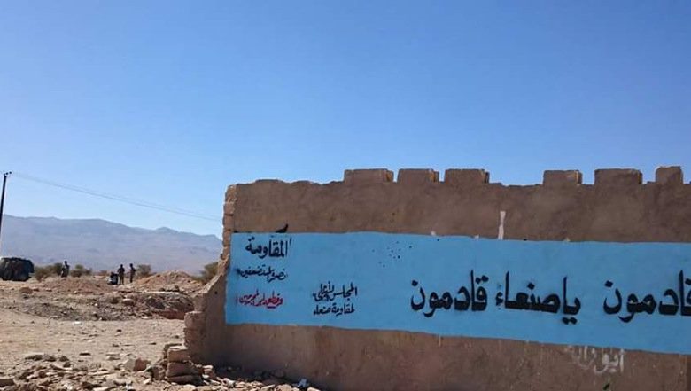 صورة خبير أمني سعودي مخاطبا اليمنيين (شمالاً وجنوباً): “البقبقة” لن تحرر اليمن  بل من هنا