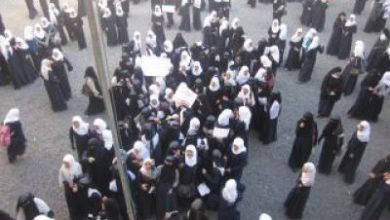 صورة مديرة مدرسة للبنات في صنعاء تتعرض للخطف والإخفاء من داخل مكتبها لانها اكتشفت تزوير ابنة مشرف حوثي !