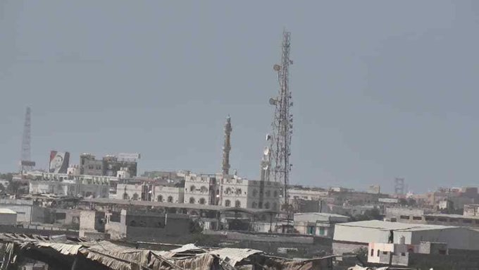 مصرع وإصابة عشرات الحوثيين بسلاح حوثيين أخرين في الحديدة