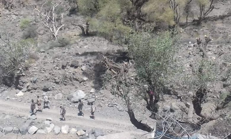 صورة أخر المستجدات في تعز.. انتصارات واسعة وتقدم نوعي والحوثيون يدفنون أسلحتهم ويفرون بشكل جماعي “صور + تفاصيل”