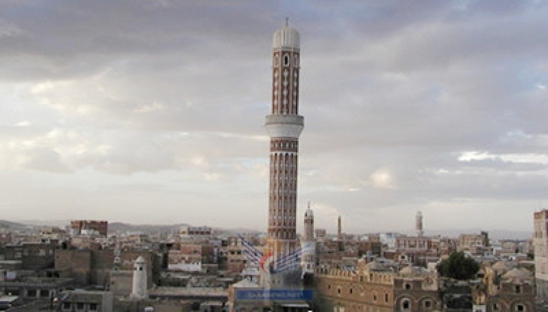 برلماني يقتحم مسجد في تعز بعشرات المسلحين ويفرض خطيب إصلاحي بقوة السلاح