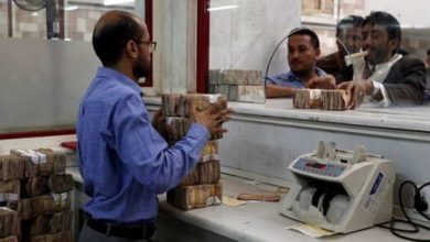 صورة تحذيرات حكومية من عواقب استهداف الحوثي للقطاع المالي والمصرفي