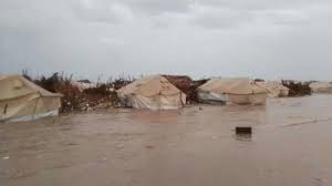 صورة الهجرة الدولية تحذر من تأثير الأمطار على مأوي النازحين الهشة في اليمن