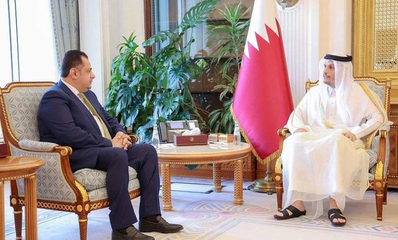 صورة رئيس الوزراء القطري يستقبل في الدوحة رئيس مجلس الوزراء الدكتور معين عبدالملك
