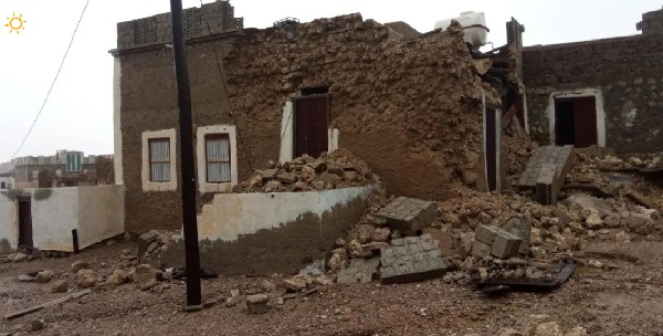 صورة بالصور ..  أضرار واسعة لحقت بمديرية حصوين بالمهرة جراء إعصار تيج