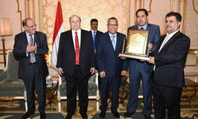 صورة لعرقلة تشكيل الحكومة الجديدة.. الرئيس هادي يرشح العيسي “هامور النفط” وزيرا للداخلية ويمنحه رتبة لواء مقدما