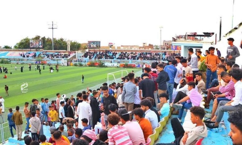 صورة عاجل: مسلحون يعتدون على مهرجان عيدنا تعز اثناء تكريم الفنان عطروش وسقوط ضحايا “فيديو”