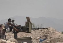 صورة اشتباكات عنيفة بين القوات الحكومية وجماعة الحوثي في تعز