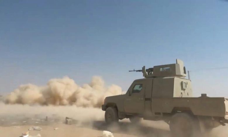 صورة الجيش يعلن استعادة آليات من مليشيات الحوثي في مأرب والمواجهات تمتد إلى شرق الجوف