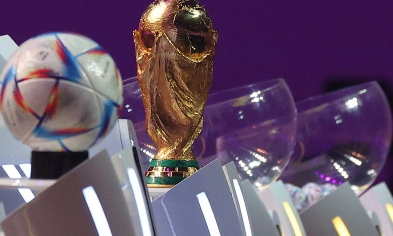 صورة فيفا يفتح تحقيقًا ضد تصرفات مشجعي المكسيك وتونس في كأس العالم.. تفاصيل