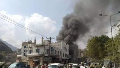 صورة انفجار يهز محيط مقر نادي الصقر بتعز