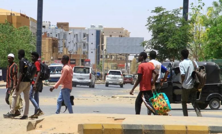 صورة يمنيون عالقون في السودان يطلقون ثالث نداء استغاثة لإجلائهم