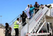 صورة طائرة نقل تجارية تقل 127 يمني من بورتسودان إلى عدن